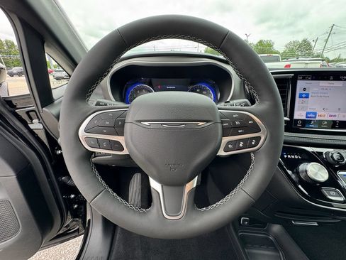 New 2027 Chrysler Pacifica Select w/ Family Tech Group FWD image 21
