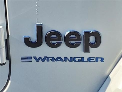 New 2023 Jeep Wrangler Unlimited Rubicon 4xe w/ Cold Weather Group AWD/4WD image 10