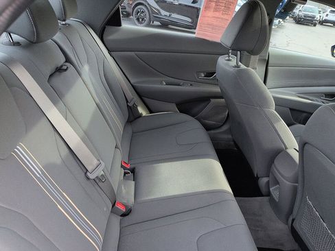 Used 2024 Hyundai Elantra SEL w/ Convenience Package image 8
