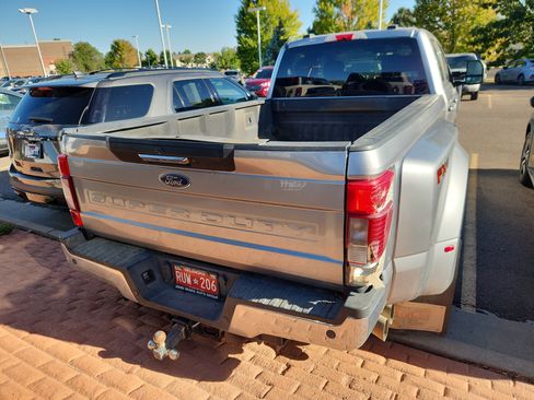 Used 2020 Ford F350 Lariat w/ Lariat Value Package AWD/4WD image 4