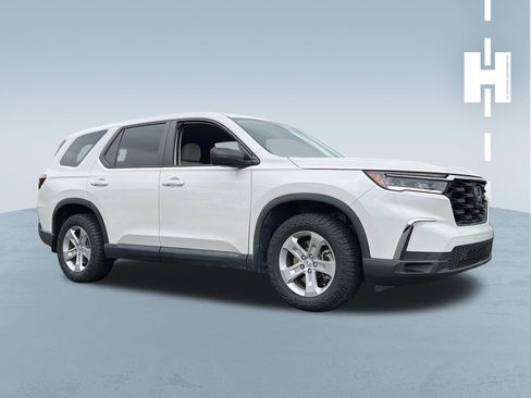 Used 2023 Honda Pilot LX image 1