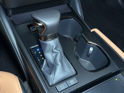 Certified 2025 Lexus ES 300h w/ Premium Package FWD image 27