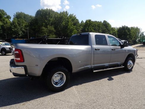 Used 2024 RAM 3500 Tradesman w/ Towing Technology Group AWD/4WD image 7
