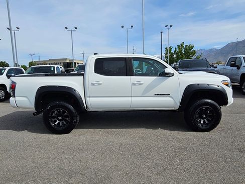 Used 2021 Toyota Tacoma TRD Sport w/ TRD Premium Sport Package AWD/4WD image 2