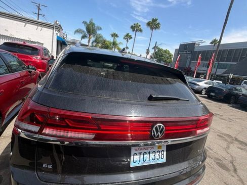Used 2025 Volkswagen Atlas Cross Sport SE AWD/4WD image 7