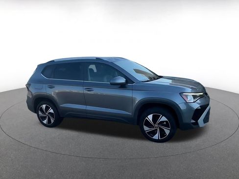 Used 2026 Volkswagen Taos SE AWD/4WD image 2