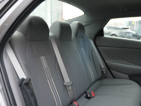 Used 2023 Hyundai Elantra SEL w/ Convenience Package image 14