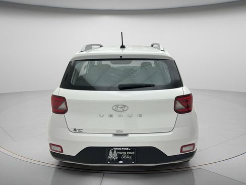 Used 2025 Hyundai Venue SEL FWD image 5