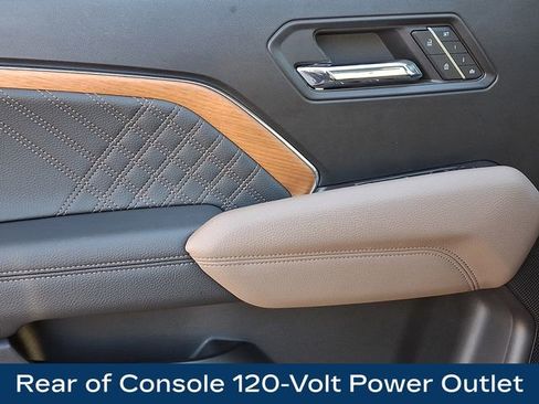 Used 2023 GMC Canyon Denali image 17