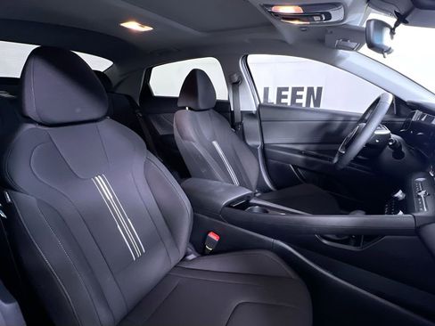 Used 2025 Hyundai Elantra SEL image 28