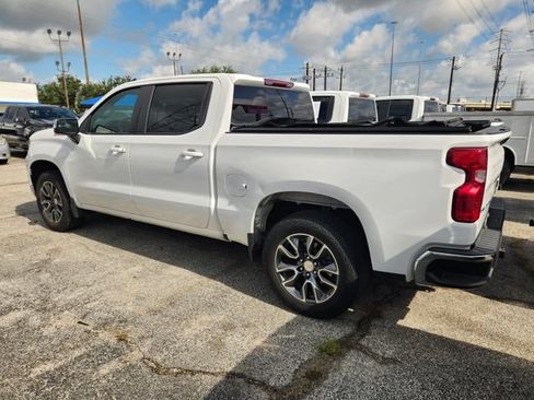 Used 2023 Chevrolet Silverado 1500 LT w/ Z71 Off-Road Package AWD/4WD image 3