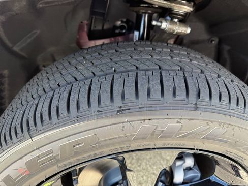 New 2025 Jeep Grand Cherokee Altitude image 28