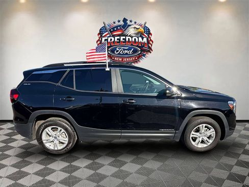 Used 2022 GMC Terrain SLE w/ Driver Convenience Package AWD/4WD image 4