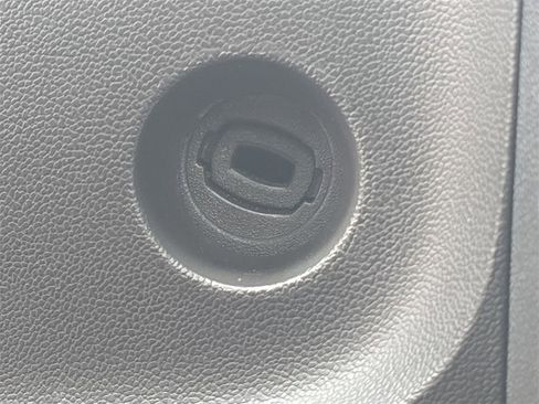 Used 2010 Dodge Challenger R/T image 17