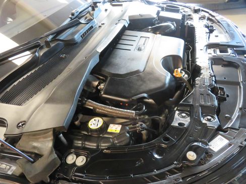 Used 2020 Land Rover Range Rover Evoque SE image 53