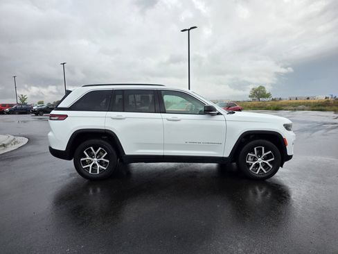 Used 2024 Jeep Grand Cherokee Limited image 4