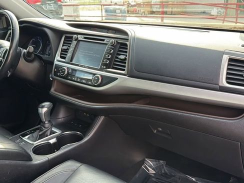 Used 2018 Toyota Highlander XLE image 41