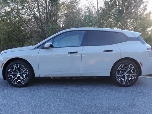 New 2026 BMW iX xDrive45 image 3