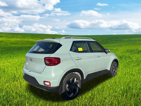 Used 2026 Hyundai Venue SEL image 10