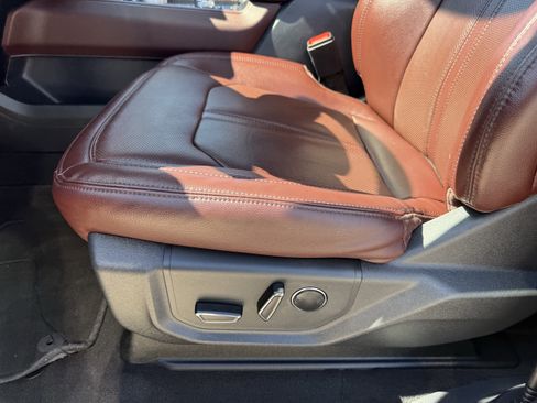 Used 2024 Ford Expedition Limited image 30