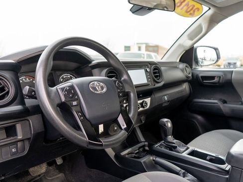 Used 2018 Toyota Tacoma SR image 17