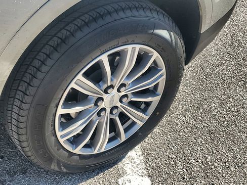 Used 2017 Cadillac XT5 Luxury image 11