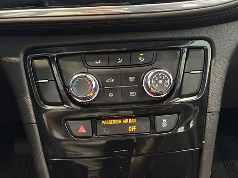 Used 2020 Buick Encore Preferred image 27