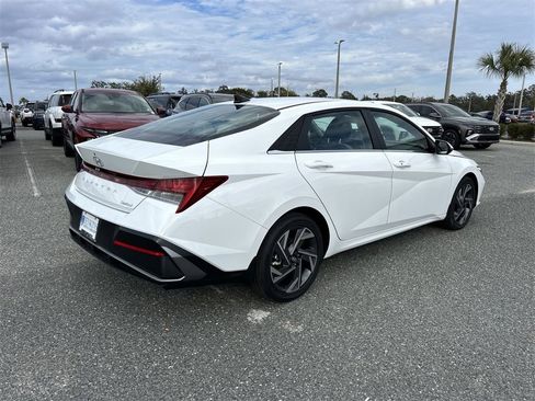 New 2026 Hyundai Elantra Limited image 9