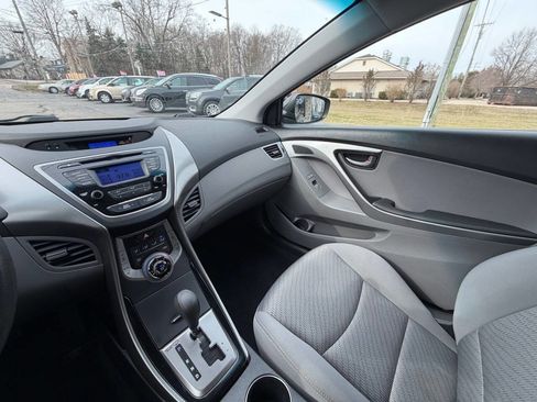 Used 2013 Hyundai Elantra image 16