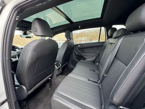 Certified 2023 Volkswagen Tiguan SE R-Line image 10