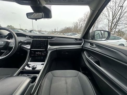 Used 2023 Jeep Grand Cherokee L Laredo image 28