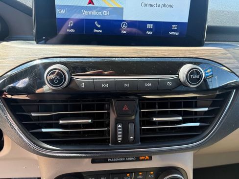 Used 2020 Ford Escape Titanium AWD/4WD image 21