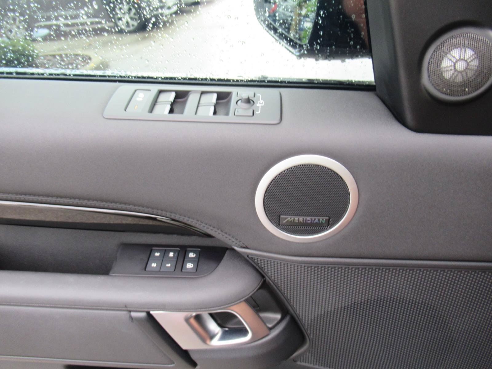 Used 2024 Land Rover Discovery S AWD/4WD image 21