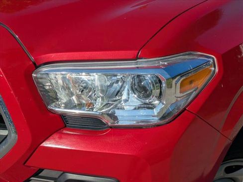 Used 2019 Toyota Tacoma SR5 RWD image 8
