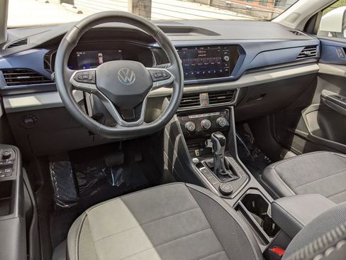 Used 2023 Volkswagen Taos SE w/ Panoramic Sunroof Package AWD/4WD image 12