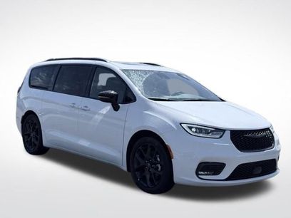 Used 2025 Chrysler Pacifica Limited