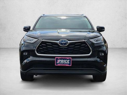 Used 2022 Toyota Highlander Limited AWD/4WD image 2