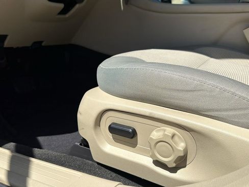 Used 2014 Ford Taurus SEL image 8