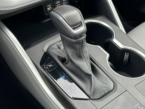 Used 2023 Toyota Highlander XLE image 21