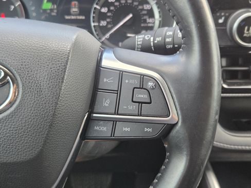 Used 2021 Toyota Highlander XSE FWD image 10