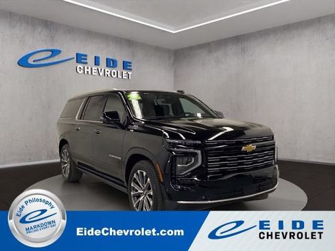 Used 2026 Chevrolet Suburban High Country AWD/4WD image 1