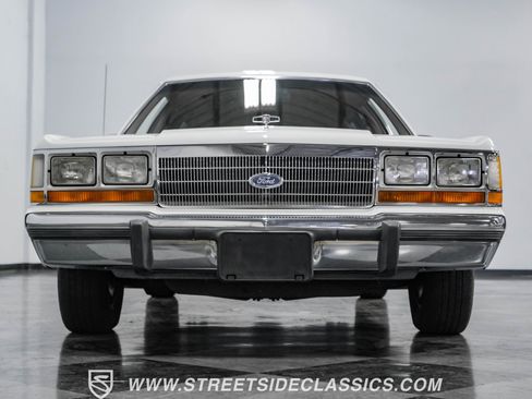 Used 1990 Ford LTD Crown Victoria image 31