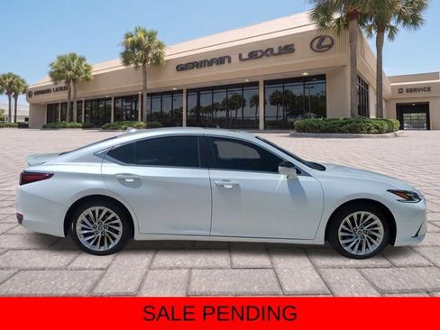 Certified 2022 Lexus ES 300h Ultra Luxury w/ Accessory Package 2 FWD image 3