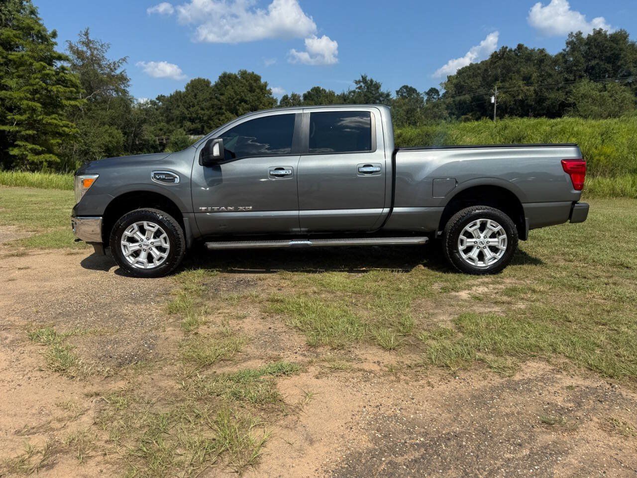 Used 2017 Nissan Titan SV AWD/4WD image 2