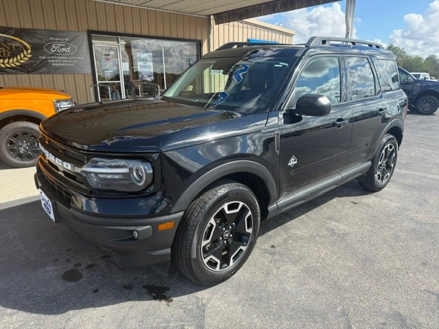 Used 2023 Ford Bronco Sport Outer Banks w/ Tech Package AWD/4WD image 2