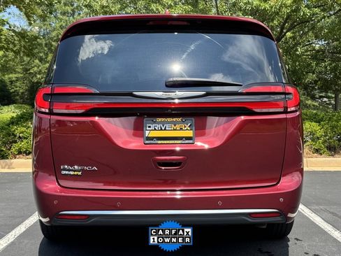 Used 2021 Chrysler Pacifica Touring image 8