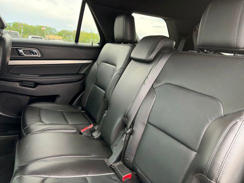 Used 2018 Ford Explorer XLT w/ Equipment Group 202A AWD/4WD image 28