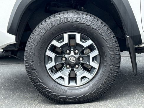 Used 2022 Toyota Tacoma TRD Off-Road w/ Technology Package AWD/4WD image 33