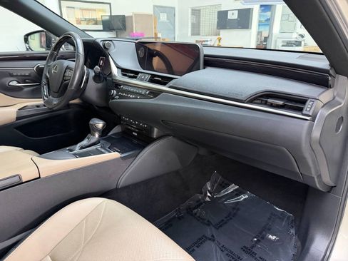 Used 2019 Lexus ES 350 w/ Accessory Package 2 FWD image 18