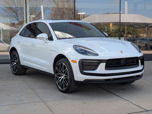 New 2026 Porsche Macan image 7